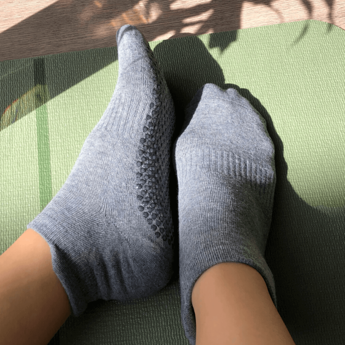 ESSENCE Ankle Grip Socks Grey